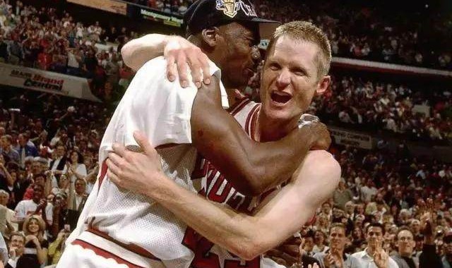 开云入口-盘点NBA历史上五大内斗 乔丹、科比、奥尼尔上榜