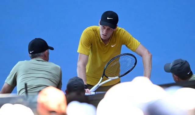 开云官网-辛纳因澳网争议性幕后一幕遭国外球迷猛烈批评：最令人讨厌的球员