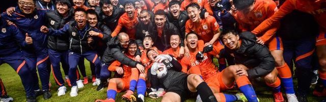 开云官网-中国足球2021：中超陷入困局 亚冠惨败国足流浪