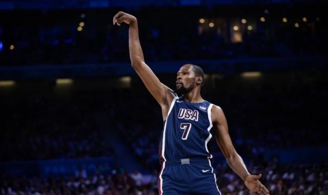 开云登录-大小王合体！詹杜前17投16中把比赛打成全明星表演