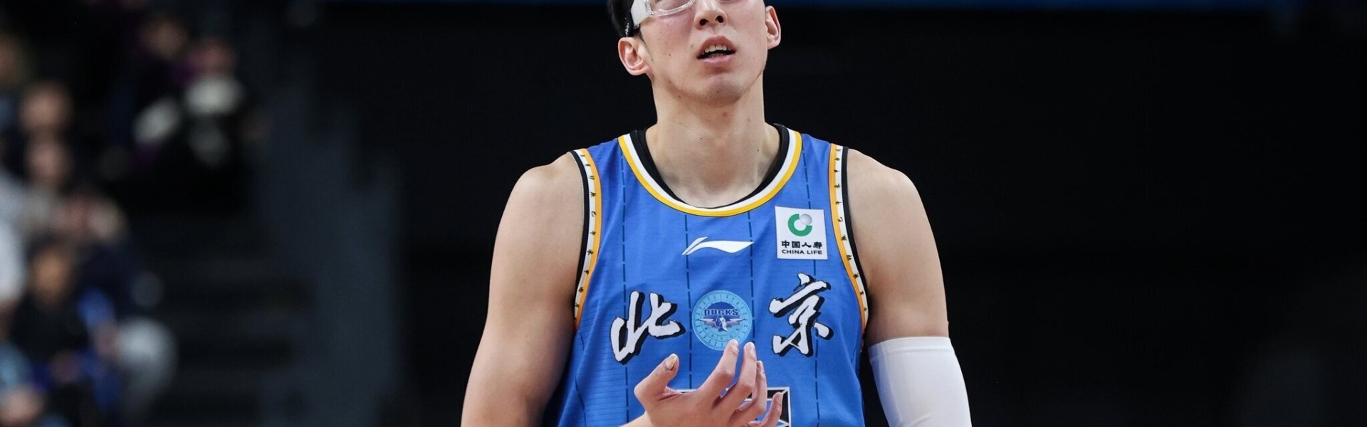 开云登录-被限制住了？周琦半场2次出手未中&amp;仅靠罚球拿1分 另有5板